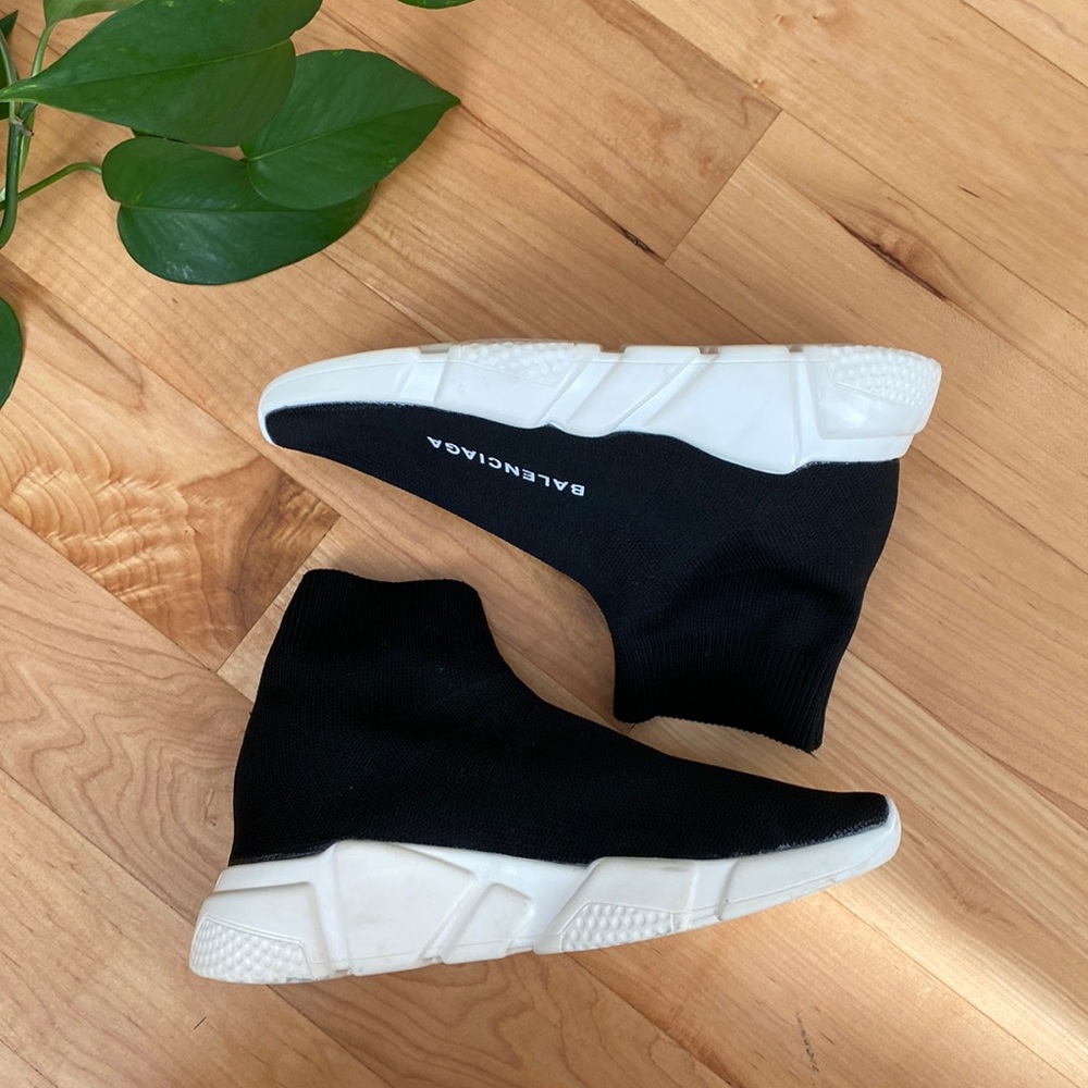 Fake Balenciaga speed sneakers